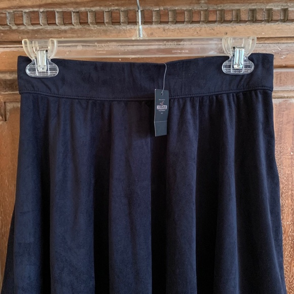 Hollister Faux Suede Stretch Skater Skirt Size Large - Picture 2 of 9
